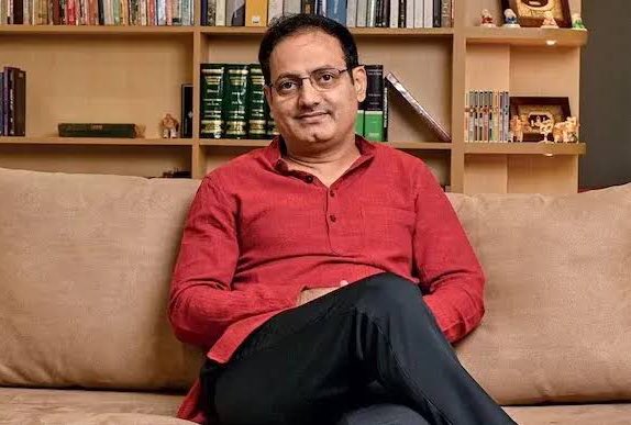 news_sprite's tweet image. विकास दिव्यकीर्ति की मुश्किलें बढ़ती हुईं।
विकास दिव्यकीर्ति ने एक वीडियो बनाया था जिसमें उन्होंने IAS vs Judge की बात करी थी,
अब इसी वीडियो पर विकास दिव्यकीर्ति पर कोर्ट ने एक्शन ले लिया है, इस मामले में कोर्ट ने कहा कि
"प्रथम दृष्टया इस बात के पुख्ता सबूत हैं कि दिव्यकीर्ति…
