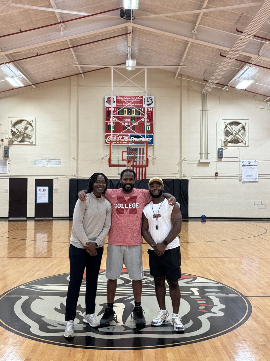 Great work today by Middle College Girls Basketball Team. 

Thank you Coach Pat for giving me the opportunity to take the girls through an incredible workout today.

Today we got better. 

🏆