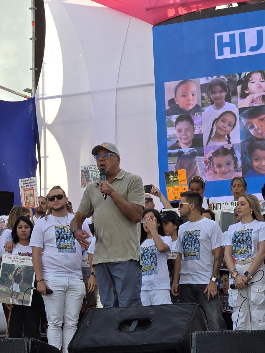 Los Jóvenes del Barrio levantamos la voz contra la política de asedio y odio del Gobierno de Donald Trump contra los migrantes, basta de persecución.

¡Migrar no es un delito, devuelve a nuestros chamitos!

#FreeOurChildren