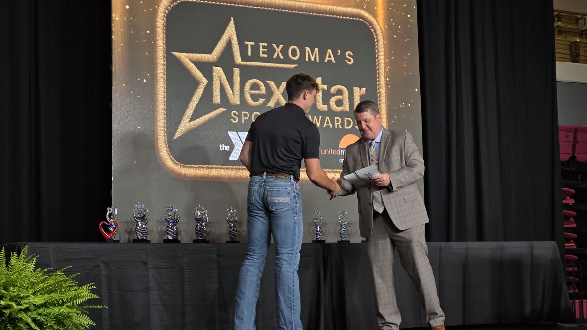 2025 Texoma's Nexstar Sports Awards Large School Male Athlete of the Year: WF Graham's Ty Thompson! <a href="/TyGunnerThomp3/">Ty Thompson</a> #TexomaTalent #NSA2025