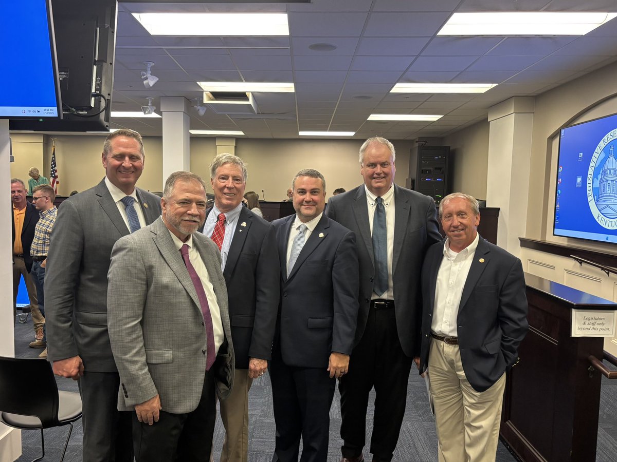 BLacefield's tweet image. Great to have my #AgriChem team in Frankfort today discussing #NationalSecurity issues w/ #aginputs & Eddyville Port.
1st pic w/ the Christian Co Legislative Team
2nd pic w/ Agri-Chem employees past & present!!
10 years gone, but still proud to wear the jersey!
Thx Chairman…