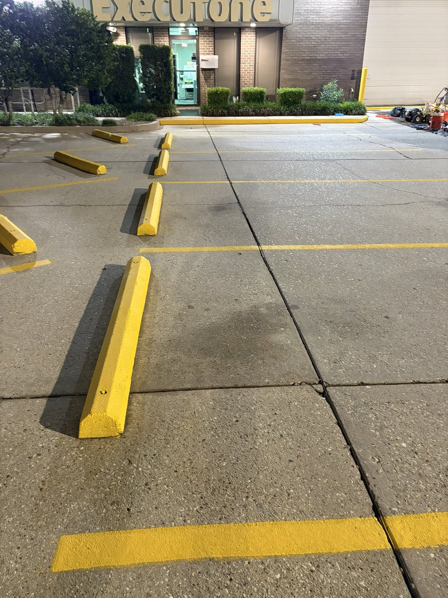 FineLnDesign's tweet image. Call us for your parking lot. Striping needs in the Jefferson, Paris, New Orleans, and Slidell surrounding areas.
