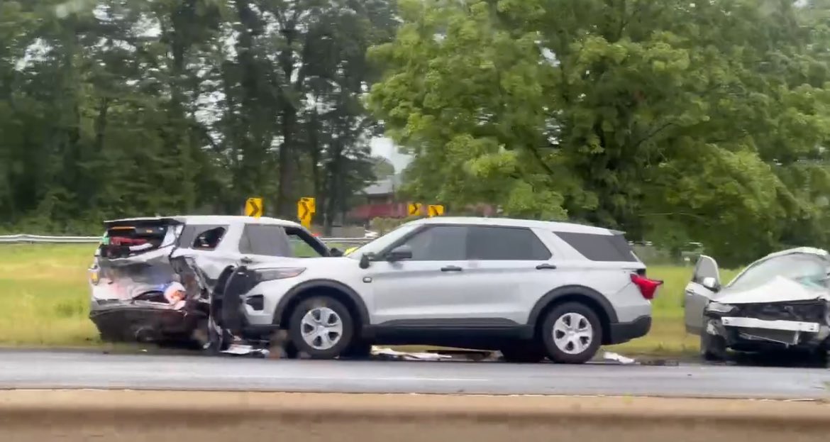 Amanda Pitts (@amanda_pitts12) on Twitter photo #UPDATE: I’m told of the two Connecticut State Police troopers injured this morning on I-91 in Enfield— one has a concussion and was released, the other has a broken leg and is undergoing treatment
A witness saw the driver that hit them hydroplane before crashing <a href="/NBCConnecticut/">NBC Connecticut</a> #UPDATE: I’m told of the two Connecticut State Police troopers injured this morning on I-91 in Enfield— one has a concussion and was released, the other has a broken leg and is undergoing treatment
A witness saw the driver that hit them hydroplane before crashing <a href="/NBCConnecticut/">NBC Connecticut</a>