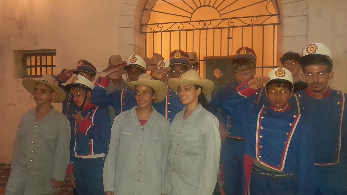 #PoderPopular 
✨ El encendido de faroles es una de las tradiciones más antiguas y hermosas de nuestro pueblo. Estamos a minutos de presenciar historia la vivia. #Jaruco255