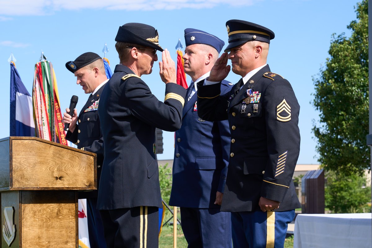 ChiefNGB's tweet image. When SFC Robert Cruz, a Colorado National Guardsman, witnessed a four-car crash on his way home, he did not hesitate to act. He rushed to a burning, overturned vehicle, climbed inside and pulled an unconscious driver to safety.
For his actions, SFC Cruz was awarded the Soldier’s…