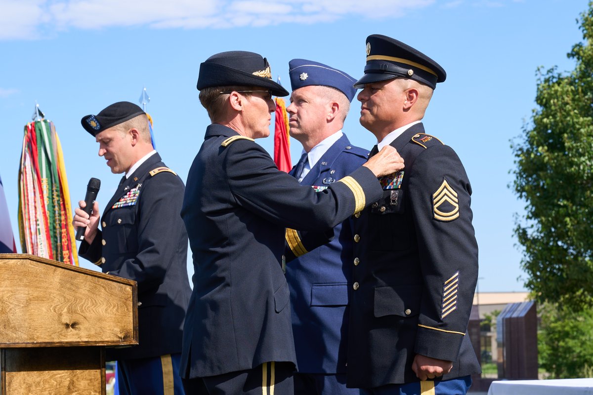 ChiefNGB's tweet image. When SFC Robert Cruz, a Colorado National Guardsman, witnessed a four-car crash on his way home, he did not hesitate to act. He rushed to a burning, overturned vehicle, climbed inside and pulled an unconscious driver to safety.
For his actions, SFC Cruz was awarded the Soldier’s…