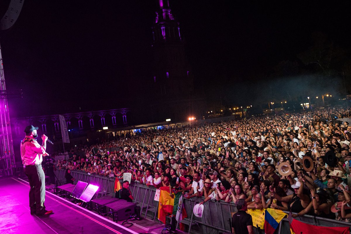 Icónica Santalucía Sevilla Fest (@iconicafest) on Twitter photo Una voz rasgada y un corazón en directo 💙
Así ha sido @carinleonoficial en directo 🥰
#icónicasantalucíasevillafest2025
📸 @niccolo_guasti_photo & <a href="/mauribuhigas/">Mauri Buhigas</a>.foto Una voz rasgada y un corazón en directo 💙
Así ha sido @carinleonoficial en directo 🥰
#icónicasantalucíasevillafest2025
📸 @niccolo_guasti_photo & <a href="/mauribuhigas/">Mauri Buhigas</a>.foto