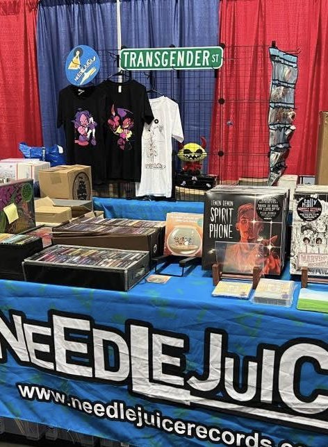 Julia Ami (@juliaami7) on Twitter photo After his selfies from Memphis, the escaped Lemon Demon sent me a cryptic message about getting his “fan boy on” in Knoxville, so we took a short road trip & there he is! In the vendor hall at Fan Boy Expo Knoxville this weekend! With <a href="/needlejuicerec/">Needlejuice Records</a> music & merch! After his selfies from Memphis, the escaped Lemon Demon sent me a cryptic message about getting his “fan boy on” in Knoxville, so we took a short road trip & there he is! In the vendor hall at Fan Boy Expo Knoxville this weekend! With <a href="/needlejuicerec/">Needlejuice Records</a> music & merch!