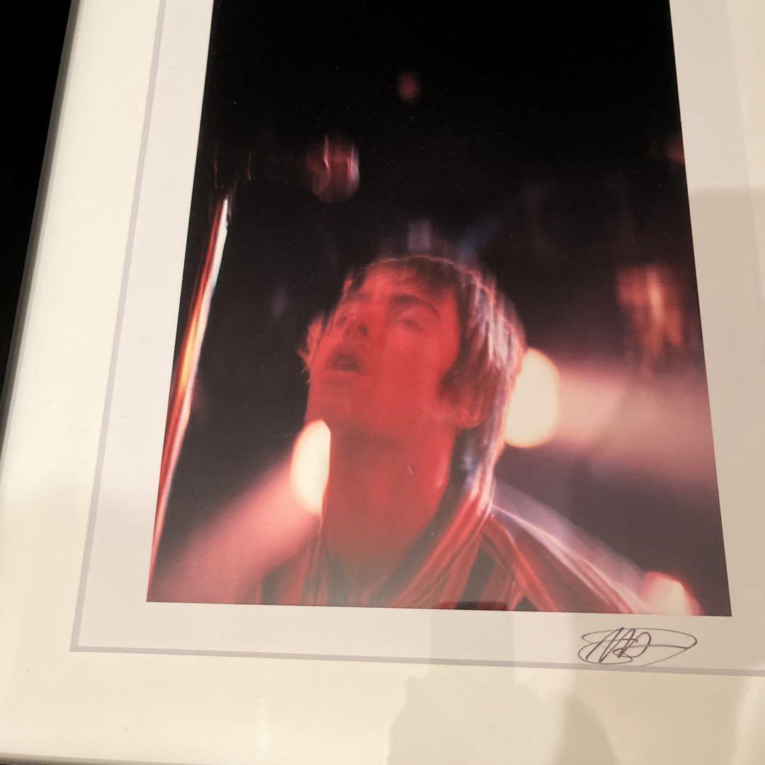 __dstrbnc's tweet photo. Dennis Morris가 찍은 이 사진은 티셔츠로만 존재하는 줄 알았는데 실제 프린트로 소장하고 있던 팬들이 있었다니 https://t.co/zIFC0evWfc