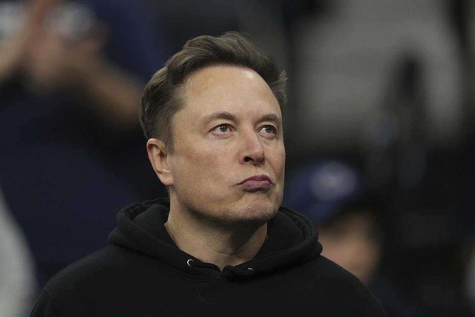 MetaNodeDAO's tweet image. 马斯克又投下了一枚政治“震撼弹”。在美国独立日次日，他高调宣布：“今天，‘#美国党’的成立，还给你们自由。”这不是玩笑，而是对前一天他自己发起的一项网络民调的回应——是否该创立一个摆脱两党轮替的新政党。

投票结果显示，124.9 万人参与，其中 65.4% 支持组建“美国党”，支持与反对的比例接近…