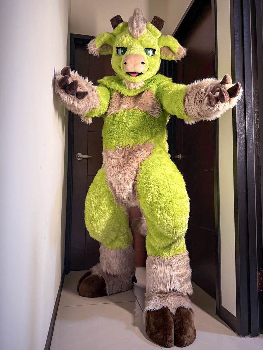 🐂騰月 完成✨
我們家終於有第二隻牛牛了
應該會在UTFG出沒吧…？應該🤔
這次委託為委託人自行選色
身材方面也選擇要上半身貼身的方式去進行製作
所以看起來是有點肉壯的牛

正面沒有拍好，感謝委託人提供試穿照😭

🐂Onwer：<a href="/T_Y_Cattle/">騰月</a>