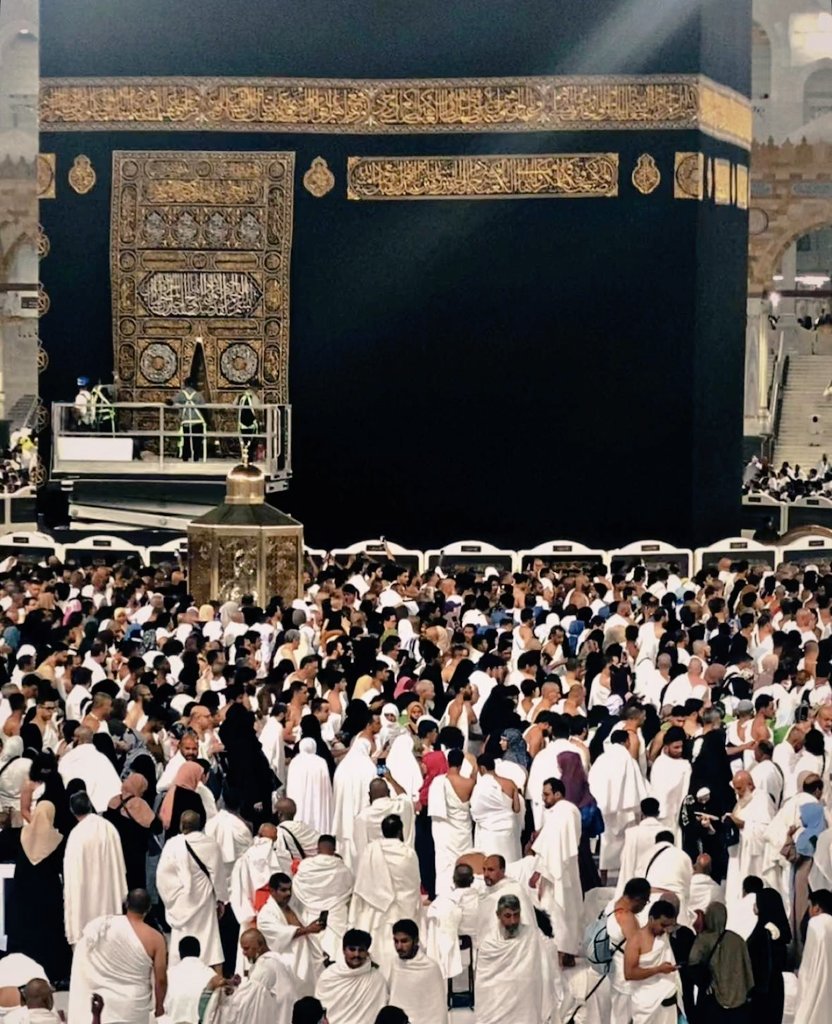 اَلسَلامُ عَلَيْكُم وَرَحْمَةُ اَللهِ وَبَرَكاتُهُ
ایمان بخیر زندگی❣️
اگراللہ تمہاری مدد کرے تو کوئی تم پر غالب آنے والا نہیں، اور اگر وہ تمہیں تنہا چھوڑدے تو کون ہے جو اس کے بعد تمہاری مدد کرے؟ اور مؤمنوں کو چاہئے کہ وہ اللہ ہی پر بھروسہ رکھیں۔ ﴿سورۃ آل عمران ، ۱۶۰﴾