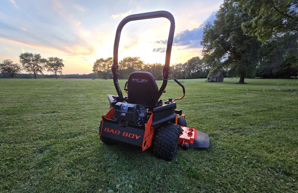 Spyder Nate Webb (@spydernatewebb) on Twitter photo The lawn is mowed. The lawn is mowed.