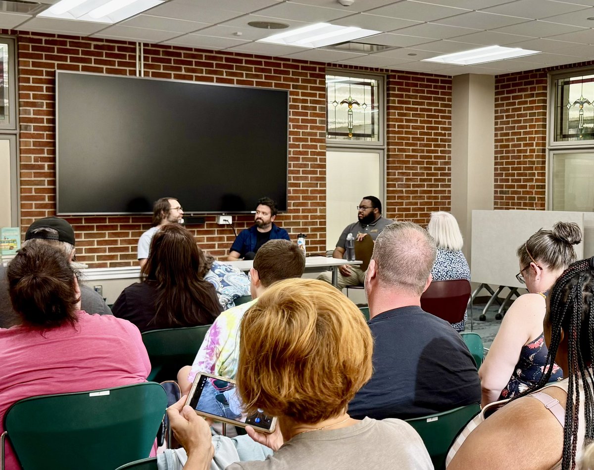 wesblake_'s tweet photo. Had a great conversation about the writing craft with David Arnold and fellow writers at Scott County Public Library!
#writingcommunity #writingcraft #pathstopublication #libraries https://t.co/YU7qFs2nJj