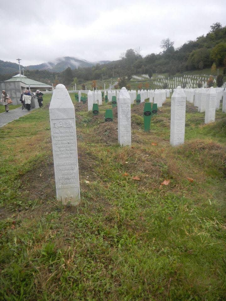 fatmaaktas7's tweet photo. Don't forget Srebrenica genocide!July 11. 

Asla Unutmayın 11 Eylül Srebrenica Soykırımını

Benim adım Bosna, ihanet nedir öğretmedim Boşnak halkıma
Dağıldım dört bir yana, ne isyankar oldum nede kötüden yana.. :( https://t.co/C0VwOQ0tzW