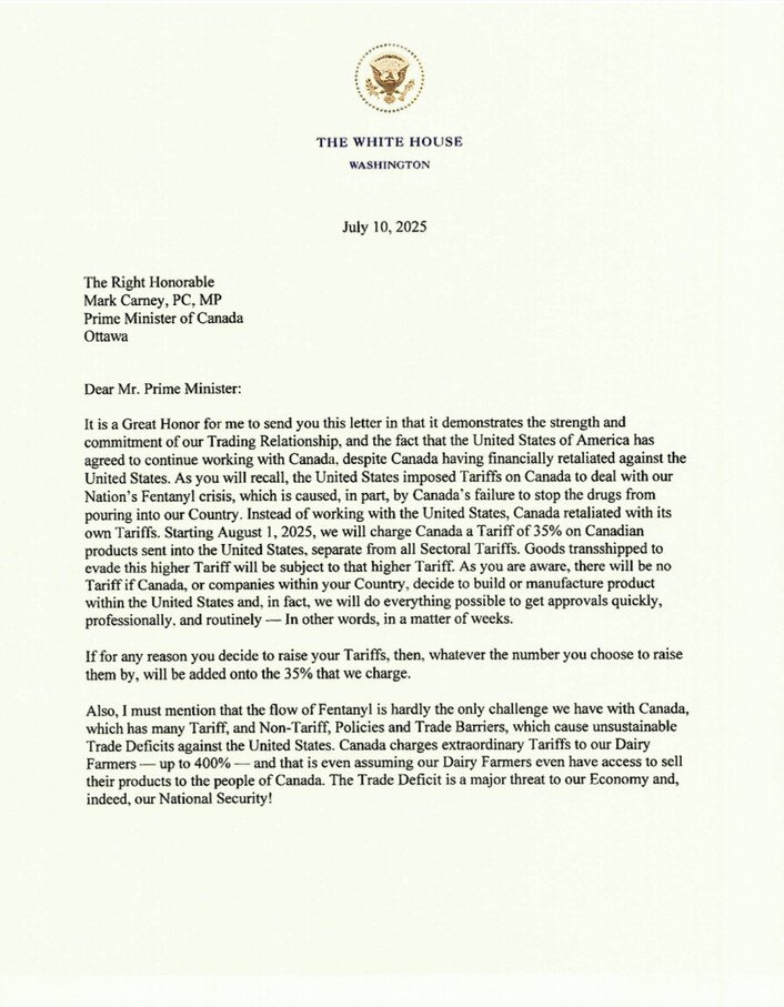 川普宣布，自8月1日起对加拿大进口商品征收35%关税，理由是“渥太华率先对美征税”。他在致加拿大总理卡尼的公开信中表示：“如果加拿大愿意配合我，遏制芬太尼流入，我们或许会考虑调整关税。”同时他警告称：“如果你们加税，我们将在35%的基础上，按比例叠加。”
