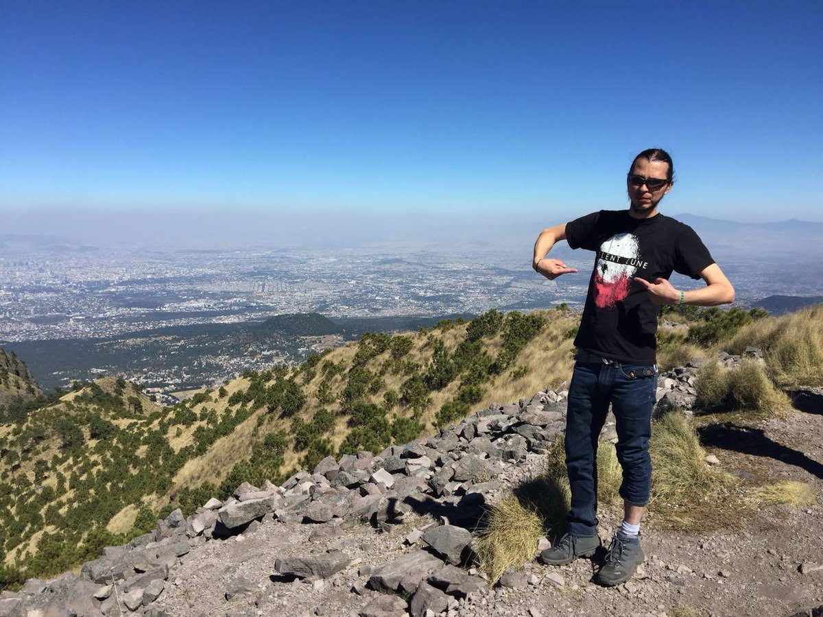 Familia!! Cada prenda lleva un pedazo del universo Silent Lune.
Pasen a checar la merch: silentlune.com/category/all-p…