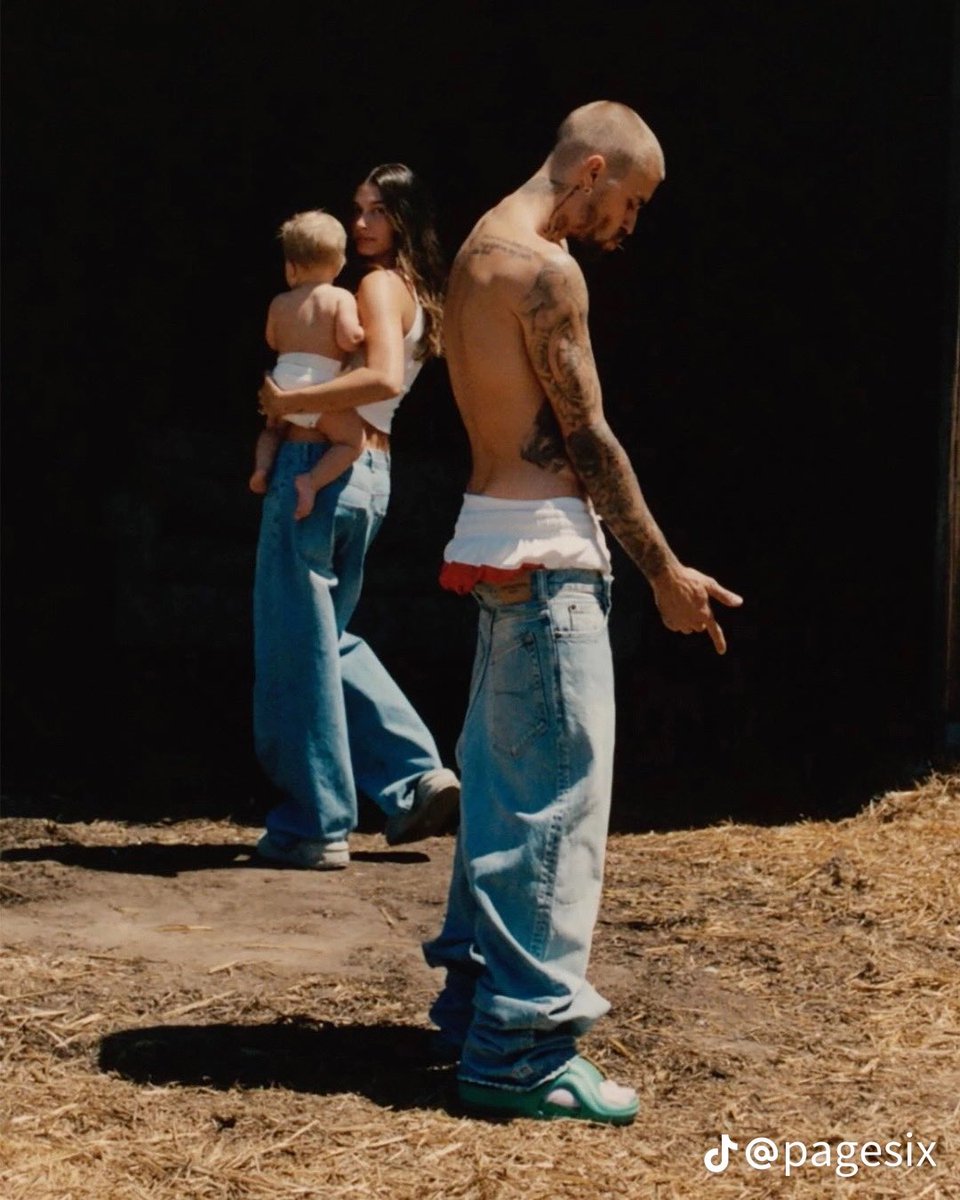 hailsdwin's tweet photo. essas duas fotos já são ótimas e dariam uma bela capa de álbum, porém pra quebrar a internet somente a capa do álbum sendo o rosto do jack blues BIEBER https://t.co/qN0ExHLF6a