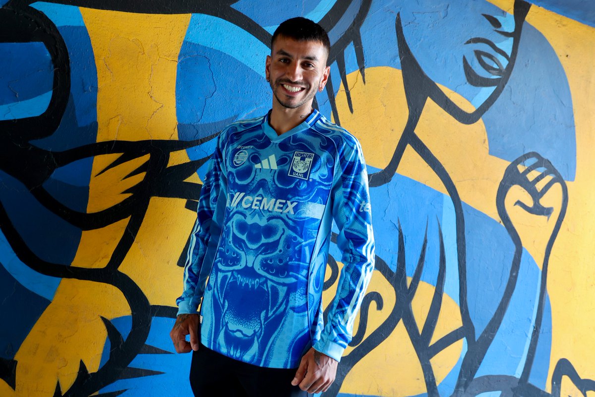TigresOficial's tweet image. 💙😁 ¡Miren quién ya anda estrenando el nuevo jersey de La U!