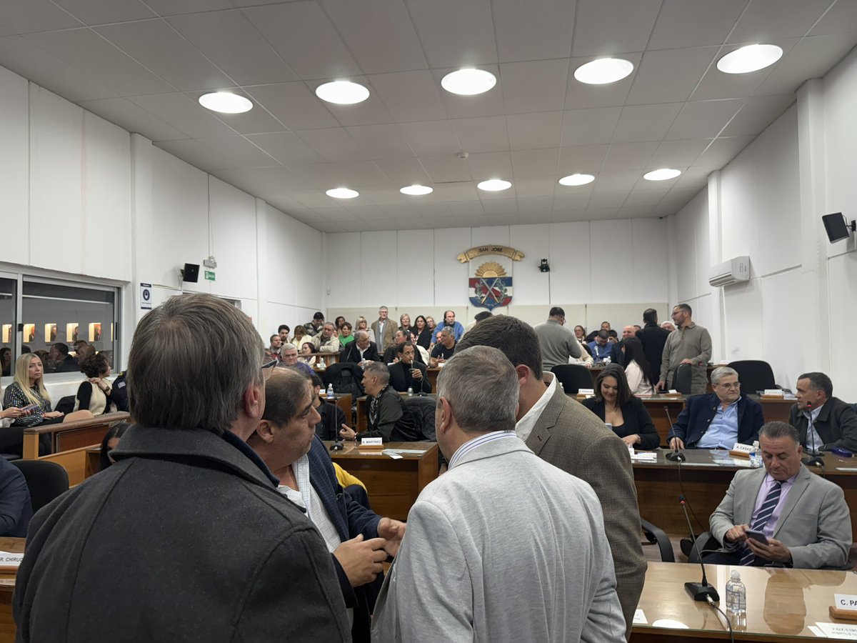 cdcamy's tweet image. En la Junta Departamental de San José. Participando de la
Sesión de asunción en sus funciones de los Ediles Departamentales para el periodo 2025-2030.