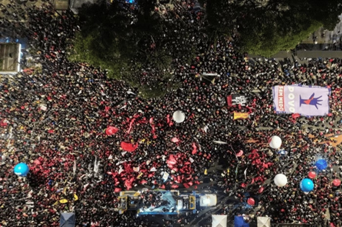 ➡️   Ato da esquerda levou mais gente à Paulista do que Bolsonaro, diz USP

Segundo cálculo da USP, ato na Paulista reuniu 15 mil pessoas na noite desta quinta (10/7), contra 12 mil na última manifestação da direita

Leia: curt.link/RKgnJ