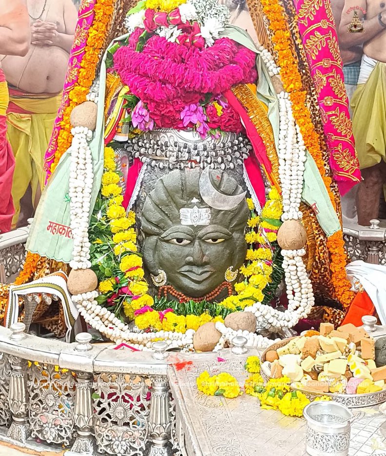 श्री महाकालेश्वर ज्योतिर्लिंग जी के आज के भस्म आरती श्रृंगार दिव्य दर्शन 11.07.2025 

🌹🌸  सावन की हार्दिक शुभकामनाएं  🌸🌹
