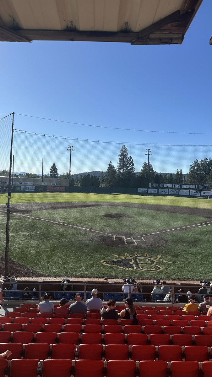 Looking for another win at home 🏡

The Elks enter Thursday night riding an eight-game home winning streak🤯

Berries-Elks. 6:35 p.m. on the Bend Elks’ YouTube channel📺

<a href="/BendBaseball/">Bend Elks Baseball</a> x youtube.com/live/sIAhGM1lb…