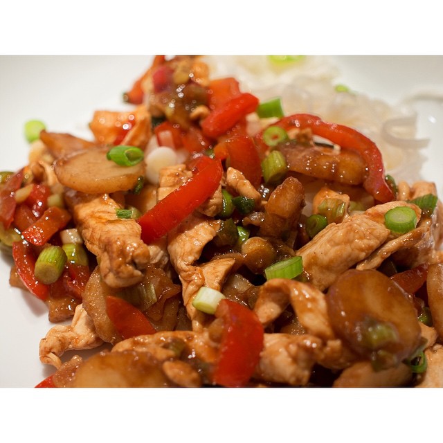 gastro8018's tweet image. “Un baiser sans moustache est comme un beefsteak sans moutarde.”#Diest #DilsenStokkem #Dinant #Dixmude #Durbuy #Eeklo #Enghien #Eupen #Fleurus