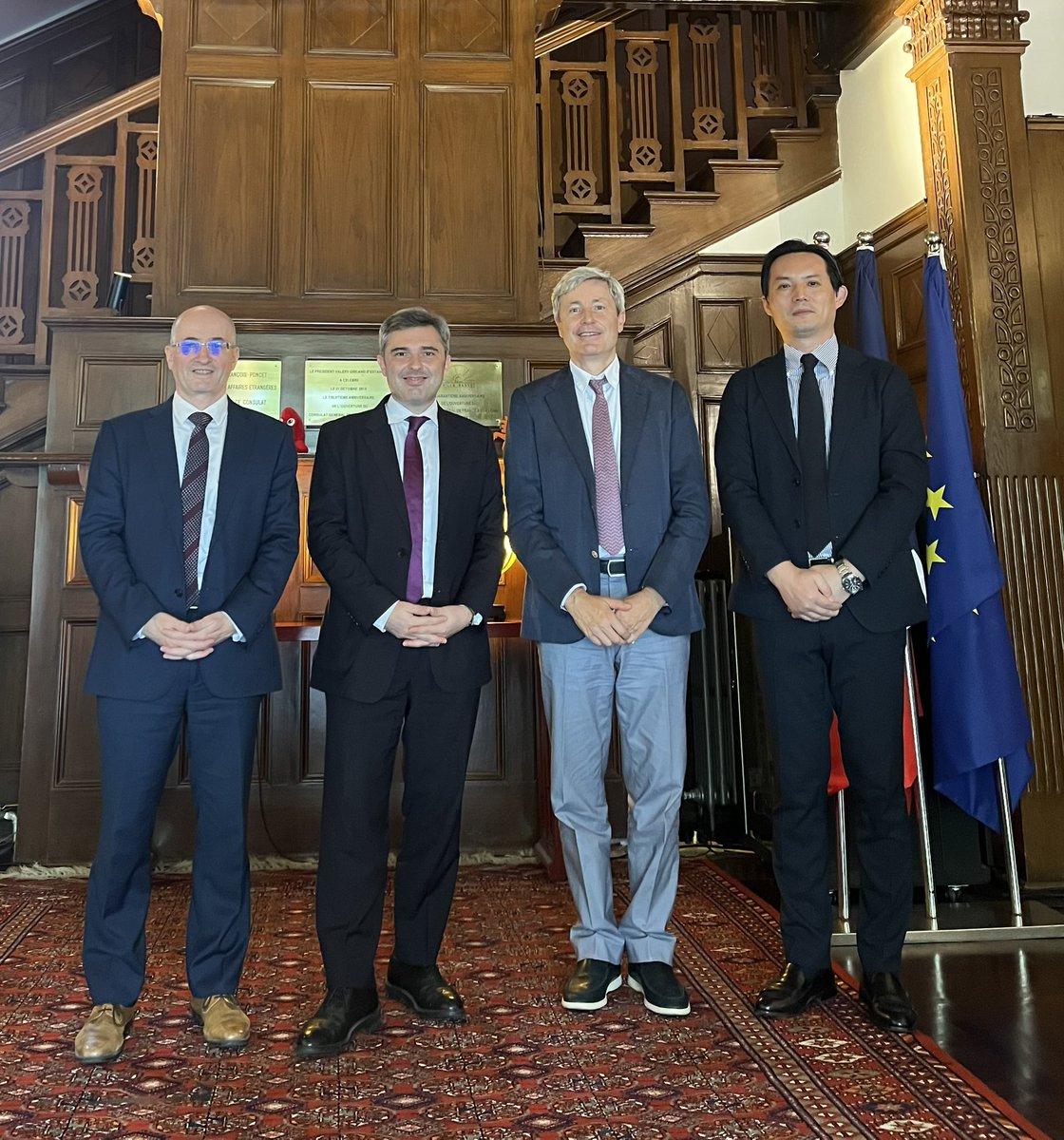 Échange avec le PDG de Christofle à l’occasion de sa visite à #Shanghai. Maison symbolisant l’excellence et l’élégance 🇫🇷, Christofle connaît un développement rapide en Chine. La marque est aussi un partenaire du consulat engagé dans la promotion de l’art de vivre à la française.
