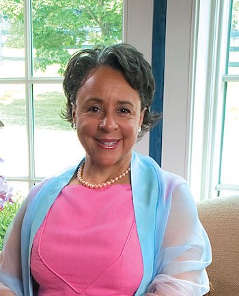 EllisCaliJones's tweet image. Before Liberian-born Richelieu Dennis bought Essence from Time Inc. in 2018, several Black Americans were linked to the deal — Byron Allen reportedly made a bid, Sheila Johnson showed interest, and Ursula Burns’ name was floated in early talks. Dennis ultimately closed the deal.