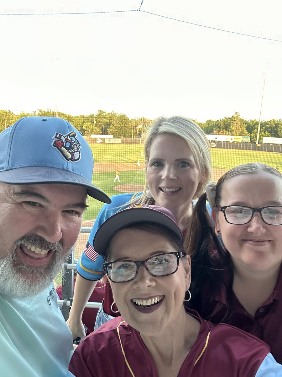 TBMccutchen's tweet image. Game 67 - @sherman_M_A in town, @ABIFlyingBison trying to take the series playing as the Prairie Dogs. We don’t suit up in maroon &amp;amp; gold w/o thinking abt @CorpusBaseball, Charlie Kerfeld, Barry Jones, etc! #Road2Wrigley @MALBaseball2024 @Cubs Emcee Staci w/the photobomb!