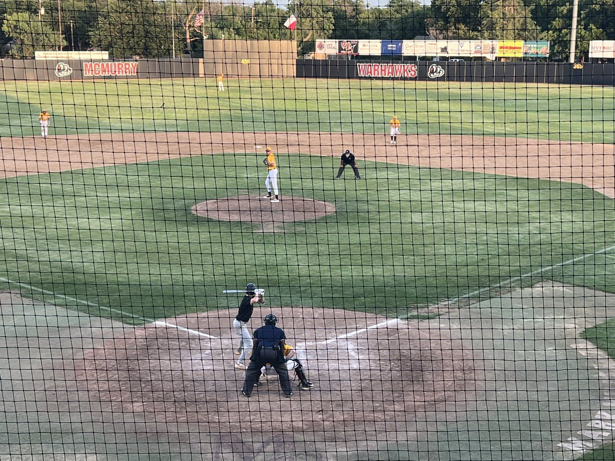 TBMccutchen's tweet image. Game 67 - @sherman_M_A in town, @ABIFlyingBison trying to take the series playing as the Prairie Dogs. We don’t suit up in maroon &amp;amp; gold w/o thinking abt @CorpusBaseball, Charlie Kerfeld, Barry Jones, etc! #Road2Wrigley @MALBaseball2024 @Cubs Emcee Staci w/the photobomb!