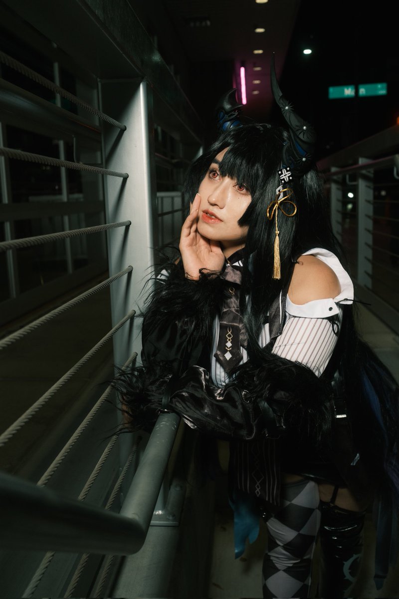 Shuvimaru's tweet photo. Some of my best @nerissa_en (my oshi!) pics from the Emo vs. Anime Rave Night🌙 #RavenCrafts https://t.co/wUaXauu2uG