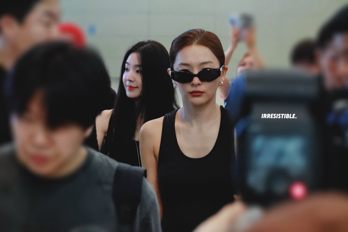 IRRESISTIBLE_IS's tweet photo. 250711 Departure🛫

#IRENE #SEULGI 
#아이린 #슬기 https://t.co/itiOsSJOOP