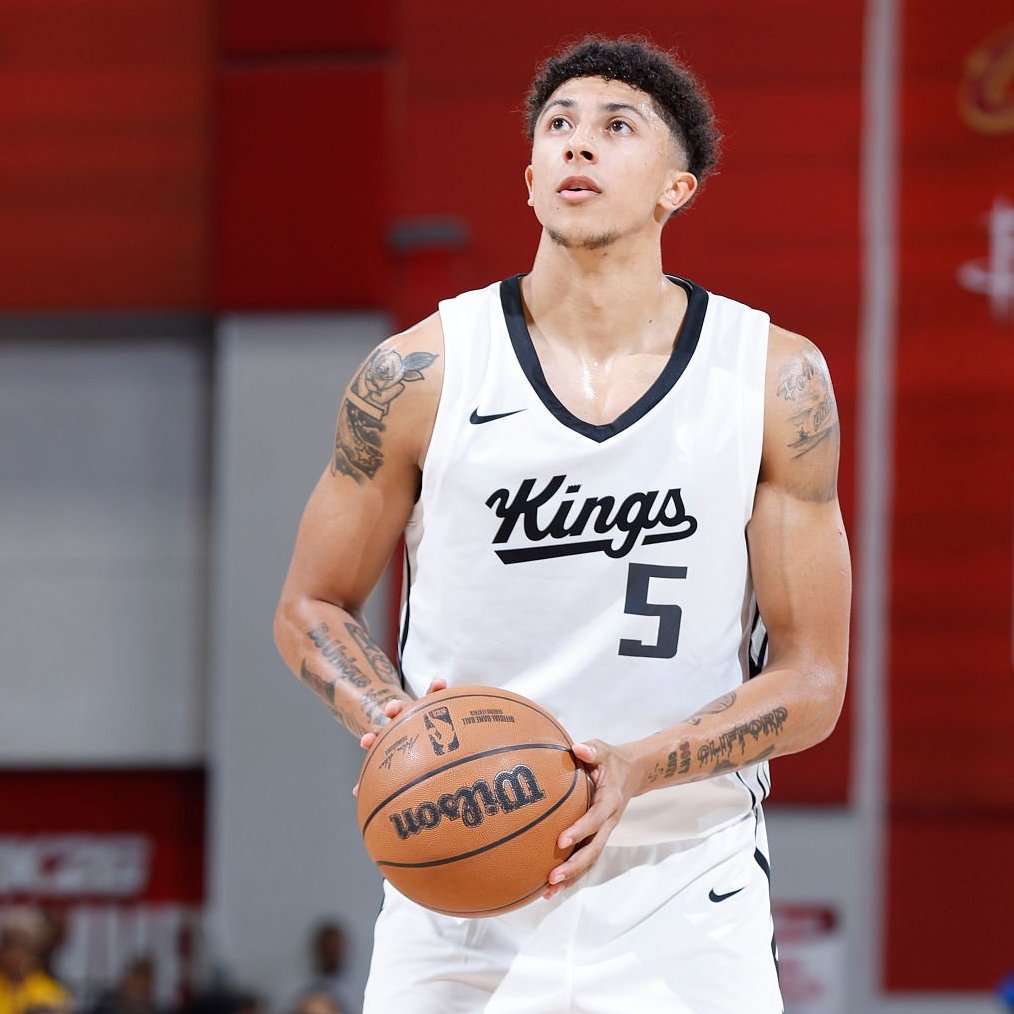 Sacramento Kings rookie Nique Clifford today at NBA Summer League

17 points
4 rebounds
3 assists
2 steals
1 block
5/12 fg
1/3 3p
6/10 ft