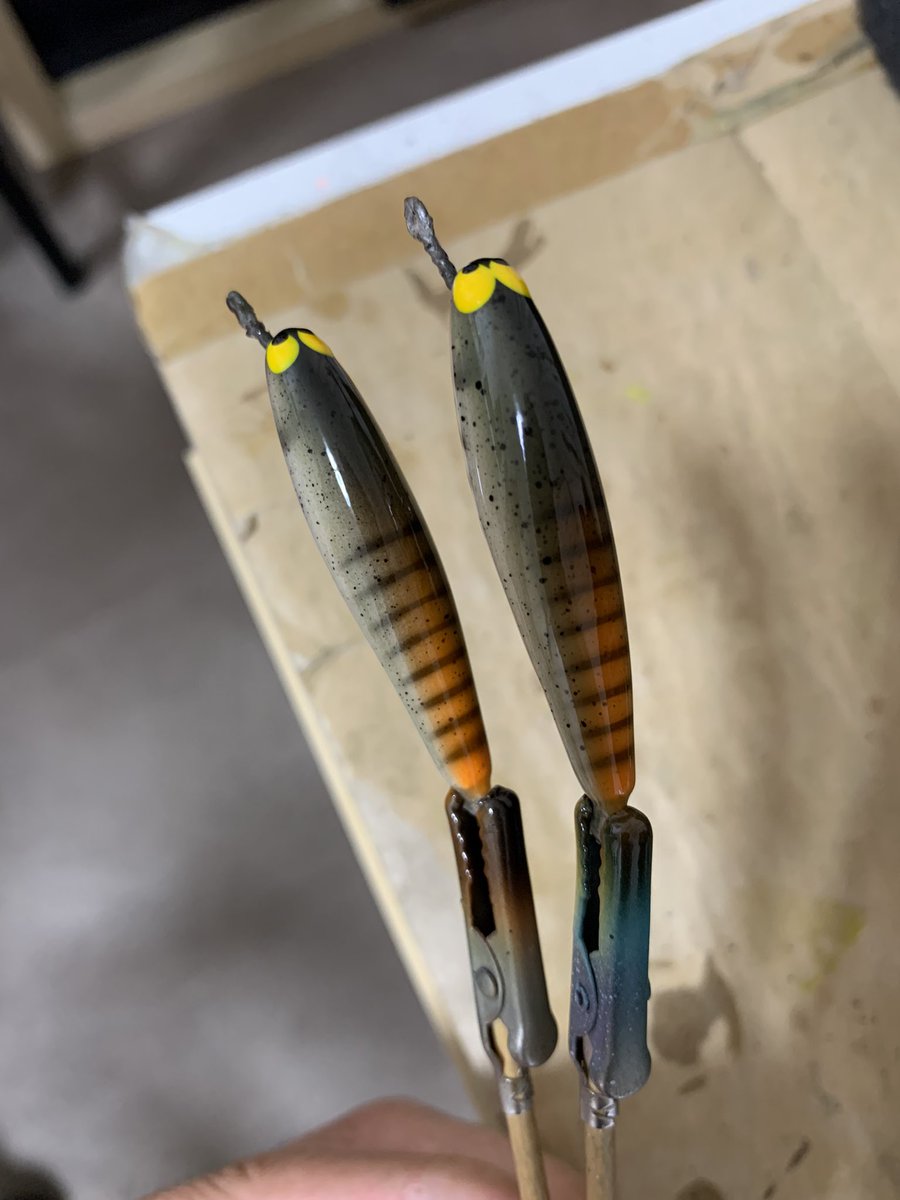 JTL7124's tweet image. オレンジテールカワゲラはお目々が可愛くなりました。ブランドネームはステンシルをマスキングして入れてます。jumping-tomato-lures.com/?p=7207