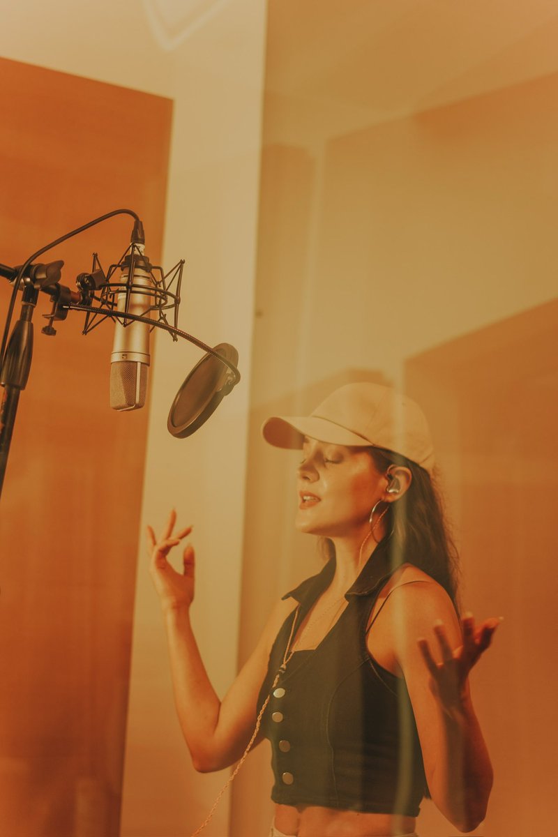 sophymell's tweet photo. El amor todo lo cura ❤️‍🩹 sí, el amor y también entrar al estudio a crear ❤️‍🔥 https://t.co/4BrxYFMHxn