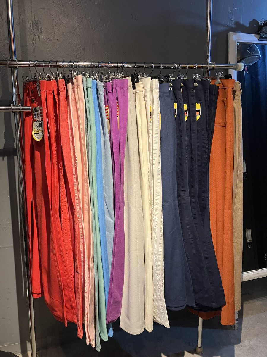 slap_multiroom's tweet photo. 【7/12.13ポップアップ商品】
猛暑にも耐えられる夏用フレアパンツがデッドストックを中心に20本以上入荷さしました！

シアサッカーやシャンブレーなと珍しい生地でサイズ、カラバリもあります。

プライスも6000円台から！

これだけまとめての入荷は今後もないと思うのでお気に入りの1本を是非！ https://t.co/4doYleJzM8