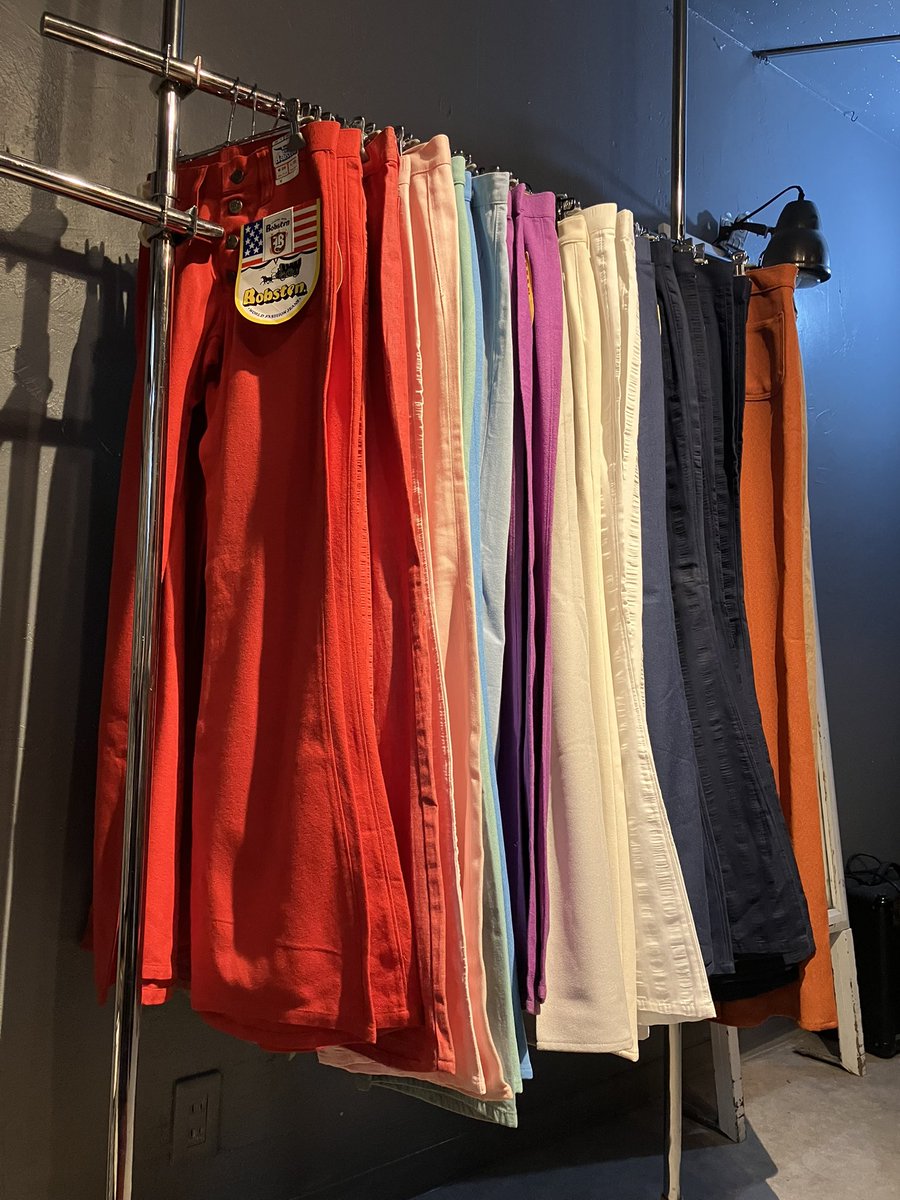 slap_multiroom's tweet photo. 【7/12.13ポップアップ商品】
猛暑にも耐えられる夏用フレアパンツがデッドストックを中心に20本以上入荷さしました！

シアサッカーやシャンブレーなと珍しい生地でサイズ、カラバリもあります。

プライスも6000円台から！

これだけまとめての入荷は今後もないと思うのでお気に入りの1本を是非！ https://t.co/4doYleJzM8