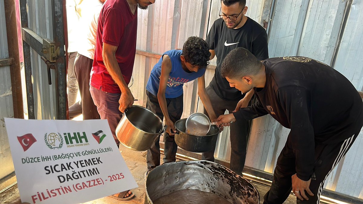 IhhDuzce's tweet photo. Düzce İHH olarak Gazze’de sıcak yemek dağıtımlarımız devam ediyor. https://t.co/El0HGM7pRg