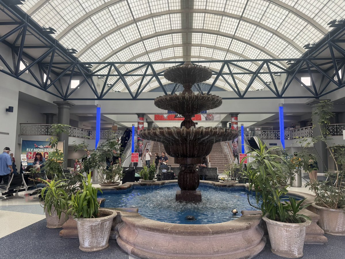 Vcampbell678's tweet photo. Back at summer bingo! In the Rio Grande Valley and I just picked up my sister from the  Valley INTERNATIONAL (I) Airport in Harlingen!🌟 This was our Valley’s first big airport! Can’t wait for some fun times with my sister and mom this weekend! 💕✈️ #StinsonSummer #SkyhawkSummer https://t.co/7LCsCWALUK