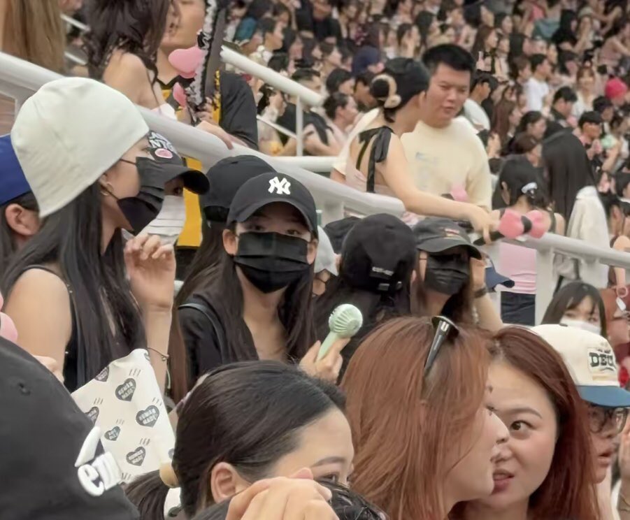 MONSTERSPICS's tweet image. #YGNGG Photos at Blackpink concert ❤️‍🔥