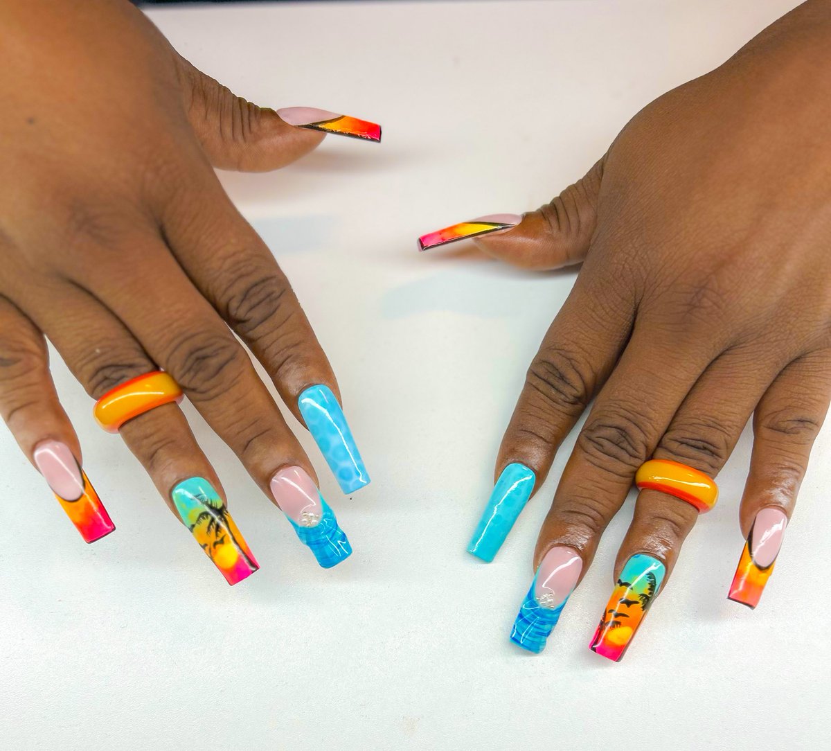 Sarayaandris's tweet image. Custom Press Ons✨🏝️🥰 #BookMe