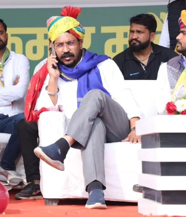 जिसने गरीब की आवाज़ को संसद तक पहुँचाया, वही चंद्रशेखर आज़ाद हमारे दिलों का सरताज है। <a href="/BhimArmyChief/">Chandra Shekhar Aazad</a> <a href="/DrManasiPawar4/">Manasi Pawar</a>