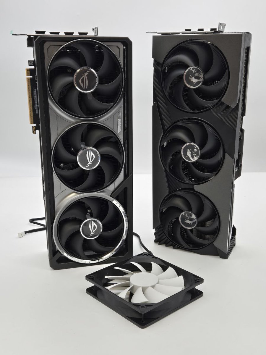 5090 Astral and Vanguard next to a 120mm fan...man, who doesn't want to install a 5.5lb. 360mm radiator worth of raw frame generation in their PCIe slot?!
Honestly though, these cards look amazing! 🥵