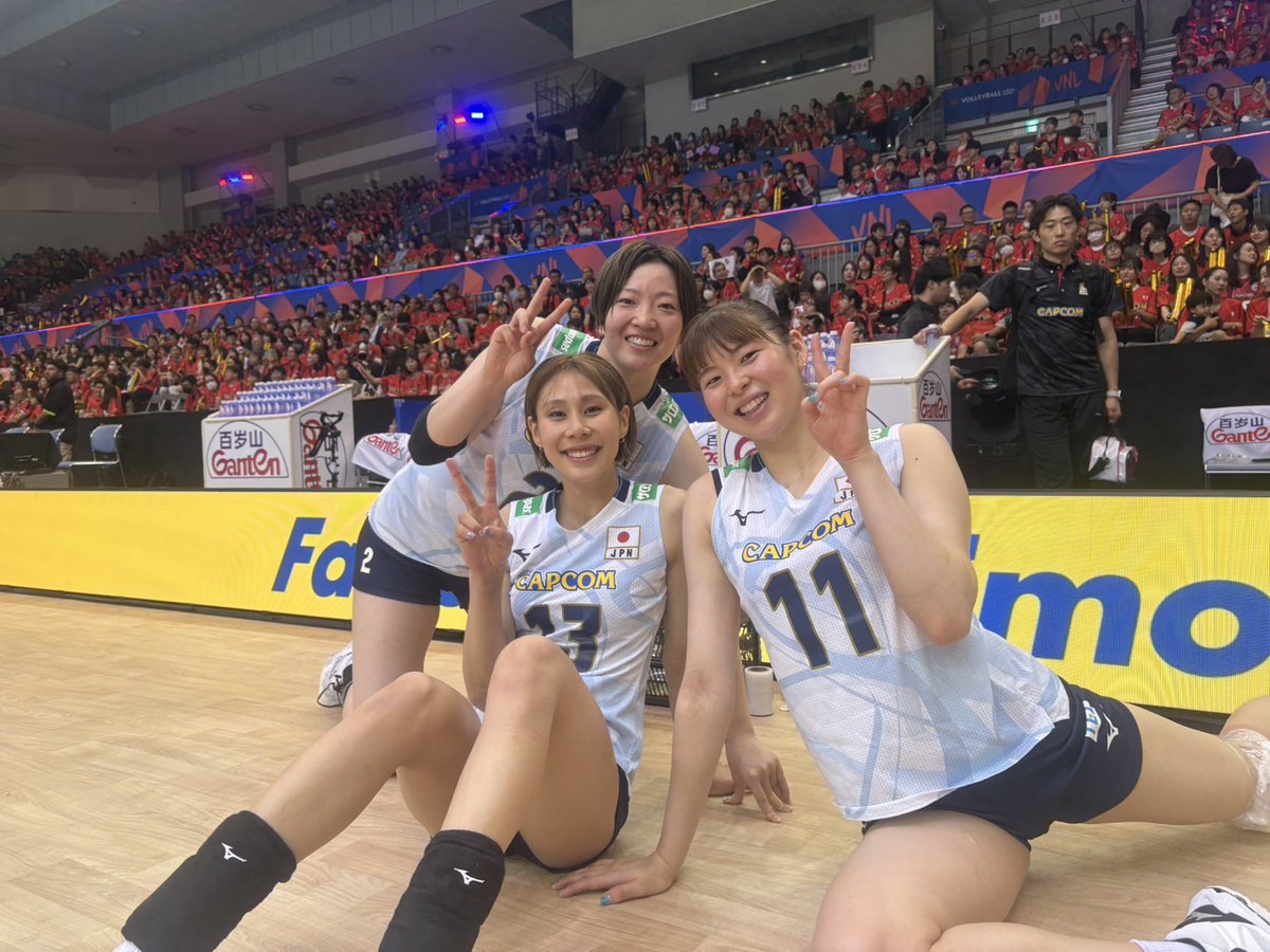 JVA_Volleyball's tweet image. #バレーボール女子日本代表
/
#VNL2025 千葉大会
韓国戦後のオフショット📸
\
明日12日(土)19:20から始まる
ポーランド戦も応援お願いします🔥🏐
#STRONGROOTSFirstBloom
#バレーボール #volleyball
