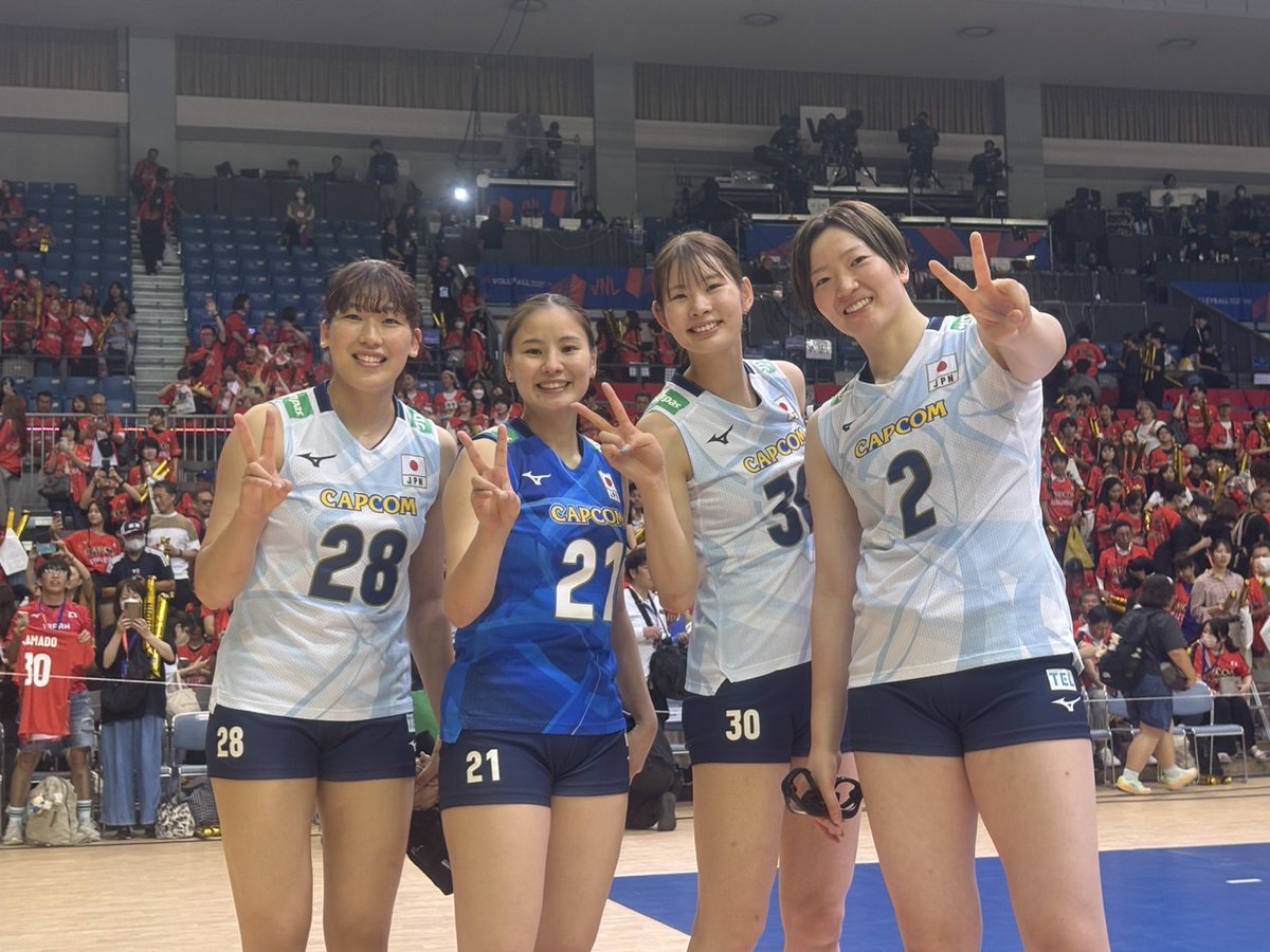 JVA_Volleyball's tweet image. #バレーボール女子日本代表
/
#VNL2025 千葉大会
韓国戦後のオフショット📸
\
明日12日(土)19:20から始まる
ポーランド戦も応援お願いします🔥🏐
#STRONGROOTSFirstBloom
#バレーボール #volleyball