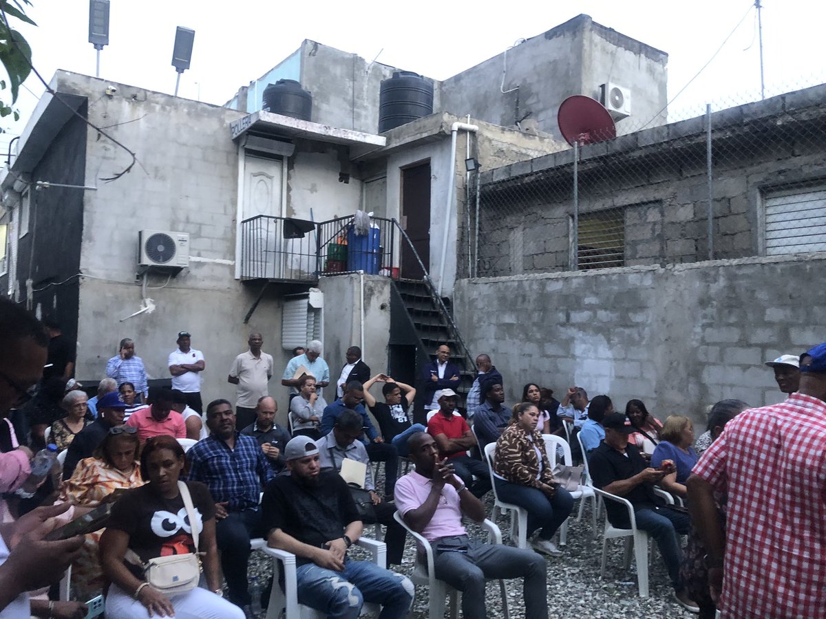 circ2conyayo's tweet photo. En la tarde de hoy se reunió el comité de la circunscripción 2, encabezado por Hipólito Beltre y la directiva, reafirmando el respaldo firme a la candidatura de Eduardo Sanz Lovaton (Yayo) y fortaleciendo la estructura territorial. #Yayo2028 #PRM #circ2conyayo #YayoTengoElmio https://t.co/v9gZv5g64P