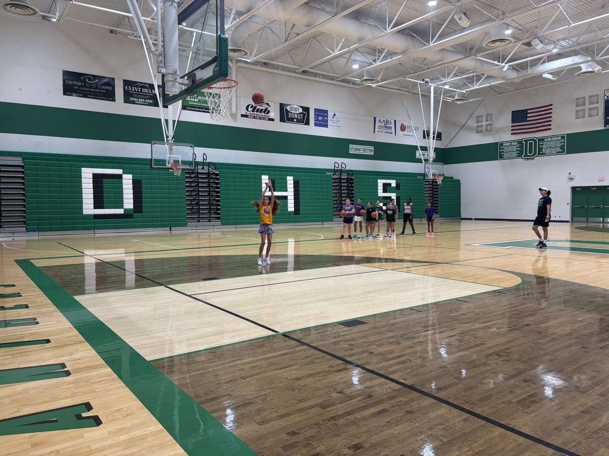 Four incredible days in the gym with 30+ young hoopers at our Junior Lady Panther Shooting Camp 🏀🔥
We focused on form, footwork, and tons of reps—800+ shots on Day 3 alone!
Proud to help shape the future of our program. The Panther family is strong and growing! 💚