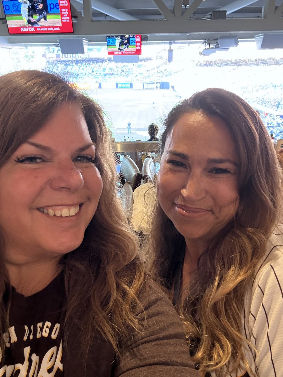 AnnetteBReal's tweet photo. Let’s go Padres #forthefaithful https://t.co/QrdYXgPo2n